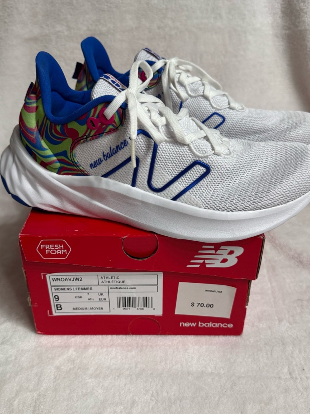 NWT New Balance Fresh Foam ROAV V2 running shoes - size 9